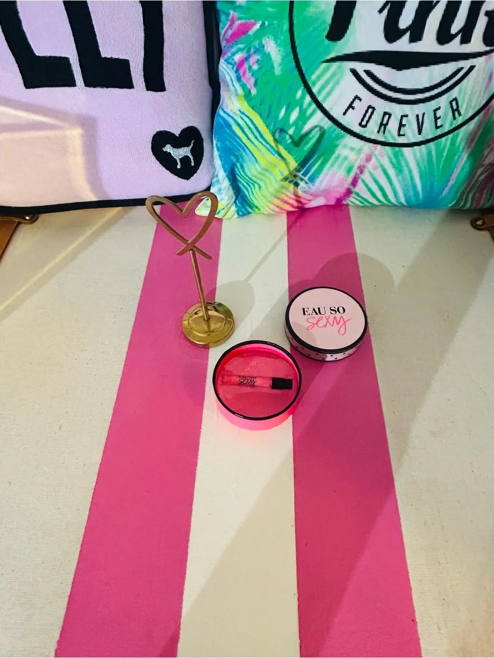 PINK Displays and Collectables - Picture 10 of 11
